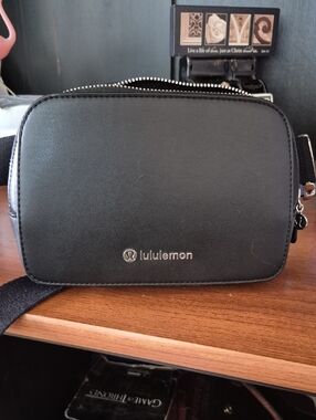 lululemon Everywhere Cactus Black Crossbody Belt Bag